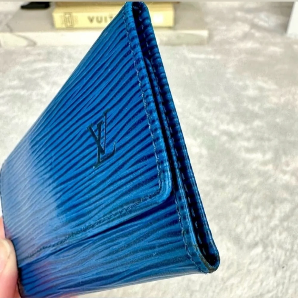 LV Epi Key Holder - Picture 6 of 7